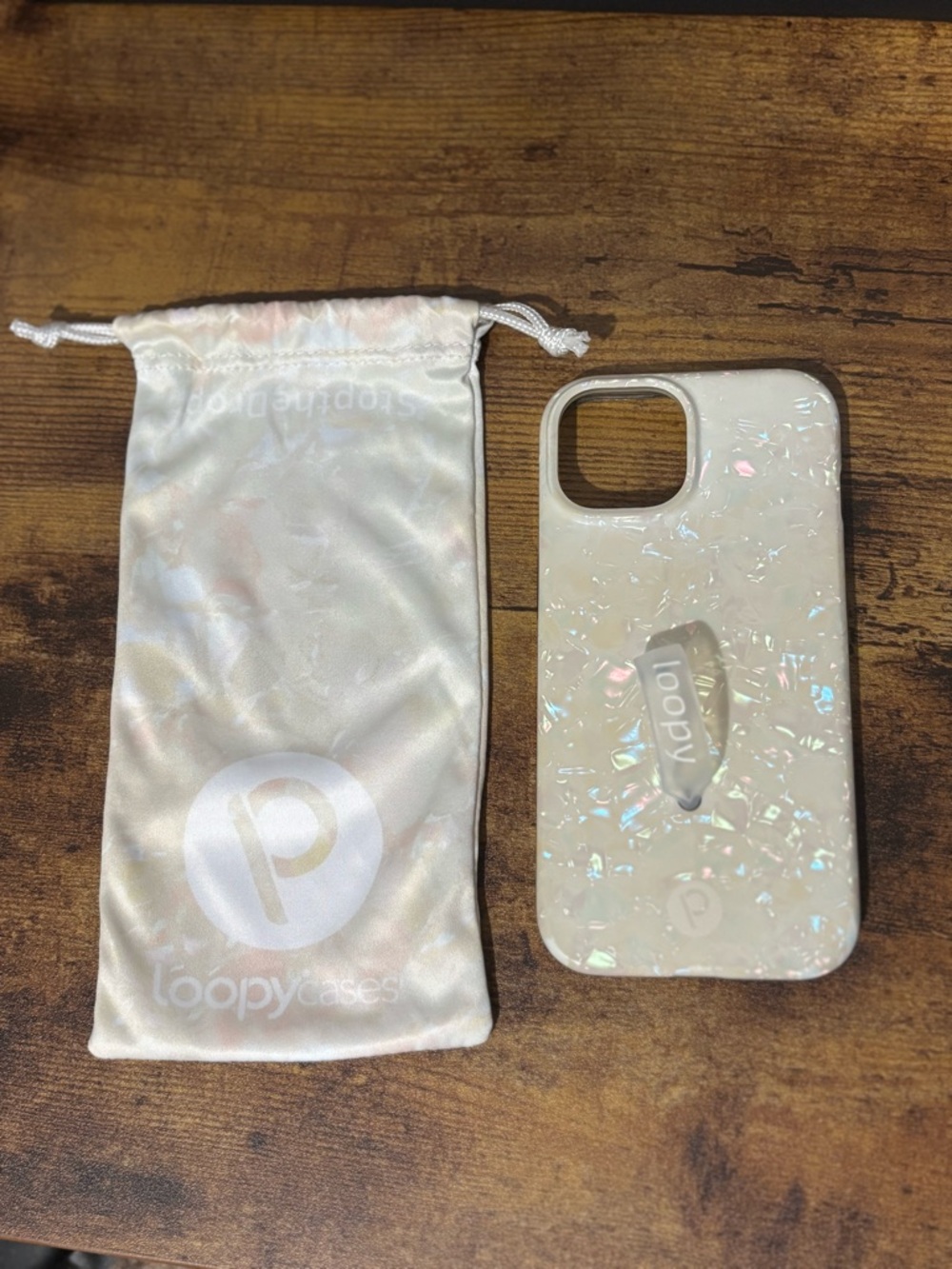 Loopy Case White Opal Shell for iPhone 15